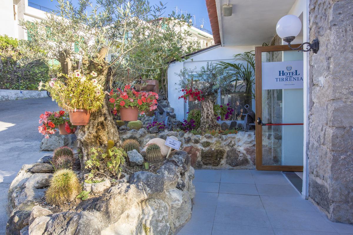 Hotel Terme Tirrenia Иския Екстериор снимка